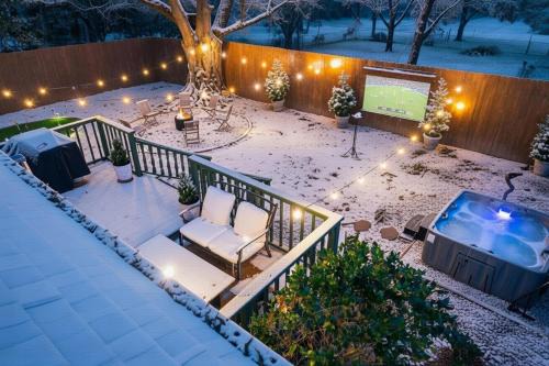 Speakeasy, Hot Tub, Putt Putt, Outdoor Theatre, 8 minutes from Downtown Greenville