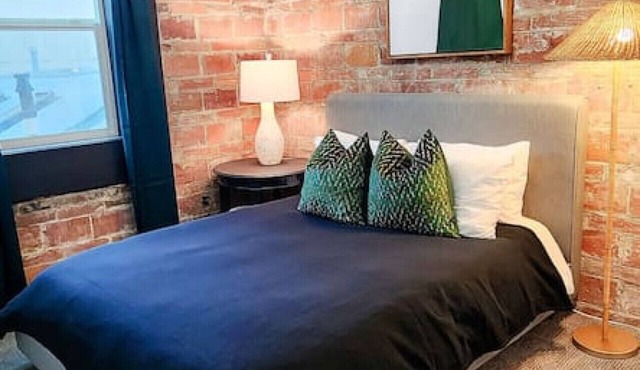 Speakeasy Queen Room (Rm 7)