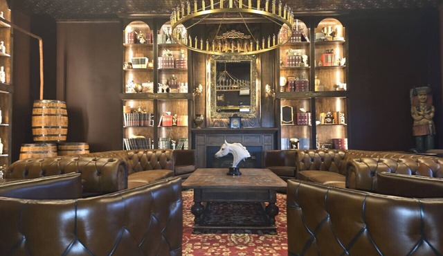 Speakeasy w/heated pool, hot tub, pond, game room