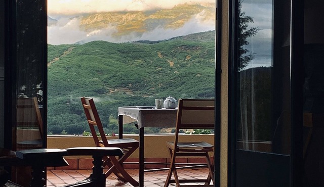 Spectacular house on the southern slope of Gredos