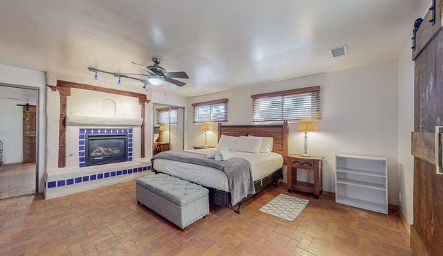 Special 50% off: UNM/Knobhill 1King BR-Retreat