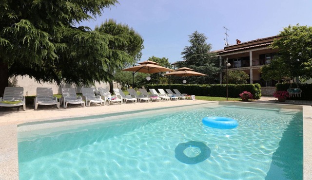 Special apartment with pool, cot, garden, barbecue, children's playground, parking space