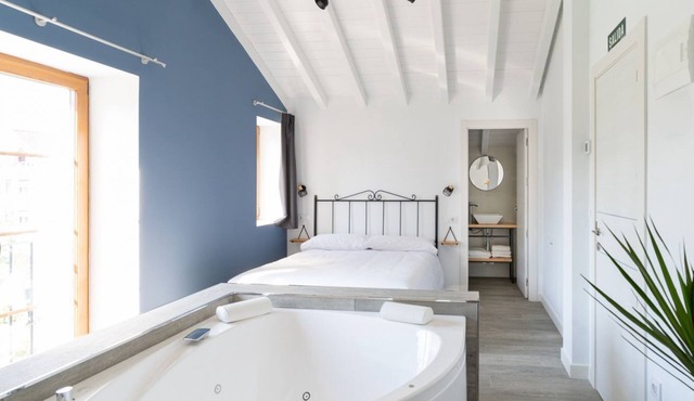 Special studio for couples with double whirlpool tub and views of the main garde