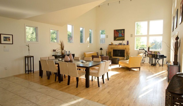 SPECIAL JULY 4 SALE 15000 0NE WEEK 25000 for 2n7/1-14n nGREAT HOUSE, LOCATION,
