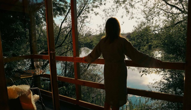 Special Lakeside Hideaway | For Two | with Hot Tub | Kingfisher Lakes Glamping