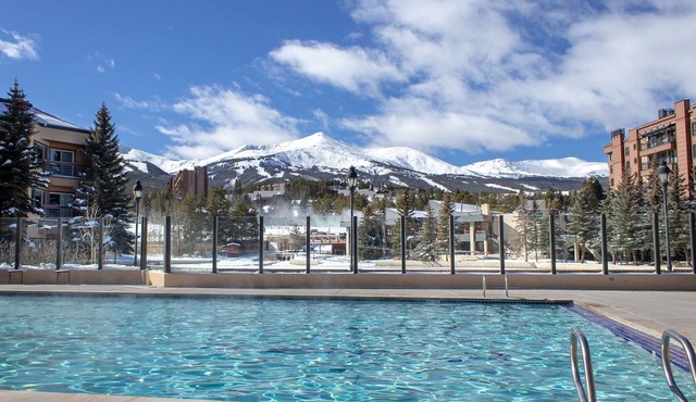 Special. Luxury Condo. Pool. Hot Tubs. Mural. HBO.