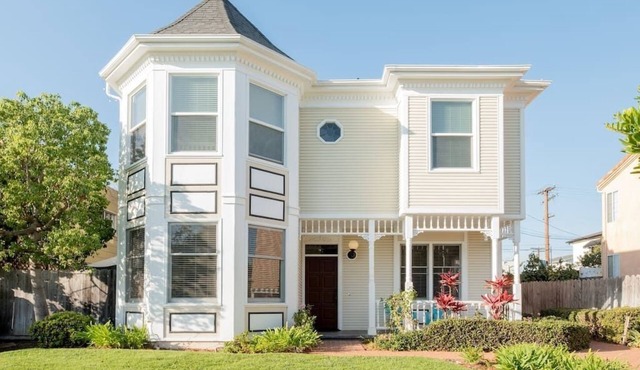 Special! Luxury Family Townhome Walk to Beach BBQ Garage Crib