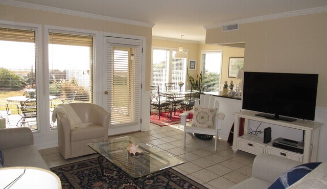 SPECIAL MAY RATES! DIRECT BEACH FRONT. nJohn Fripp Villa 101