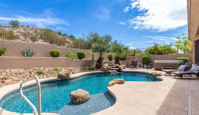 Special May Rates - Peaceful Retreat w/2 PRIMARY SUITES! Sparkling Pool & Summer Fun Awaits!