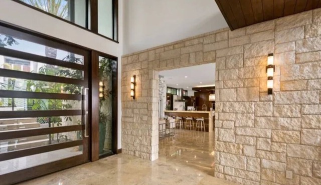 Special! Ocean Views from Upscale 6 bedroom Luxe Home.