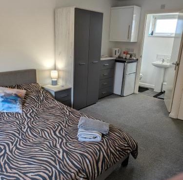 Special Offer CORBY En- Suite Double Room Near Rockingham available for Couples or Singles Long & Short Stays Shared property & fully equipped