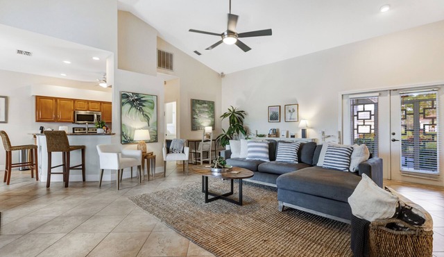 Special Offer: Cozy 3BR Retreat with Private Pool & Lakeview – Hot Deal Today!