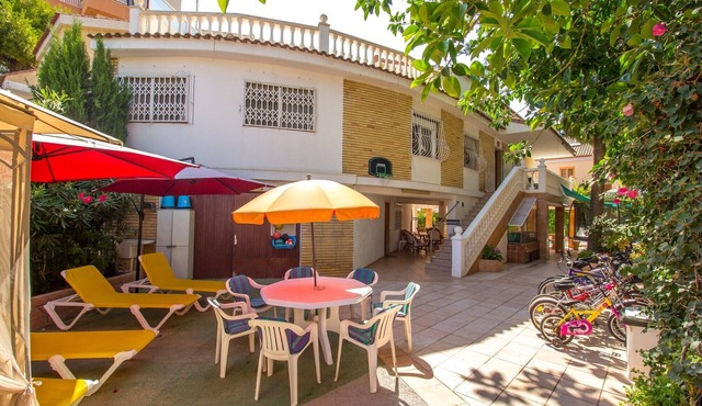 SPECIAL OFFER ! House with garden, 500 meters beach, 4 km Alicante capital