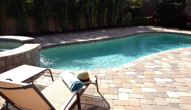 Special Offer! Limited-Time Deal Walk to Beach Heated Pool & Spa