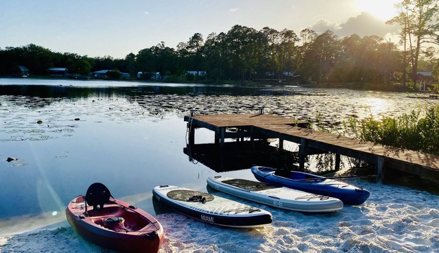 Special Offer!! Sand Lake Retreat! LakeFront w/Private Beach + Tiny House