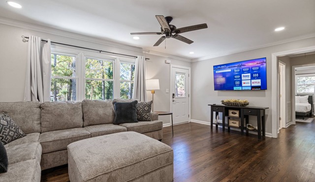 Special Offers! 3-King Bedrooms + Fenced Yard