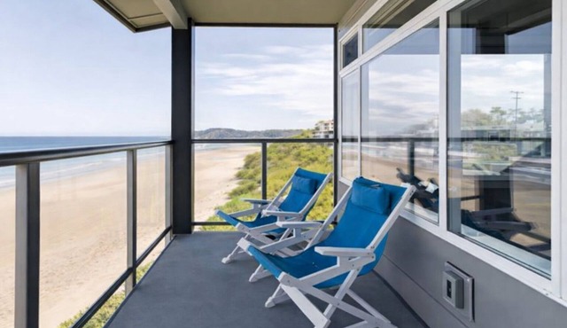 "Special" Romantic Nye Beach Oceanfront Corner Unit View, 2 king Beds, Spa Tub