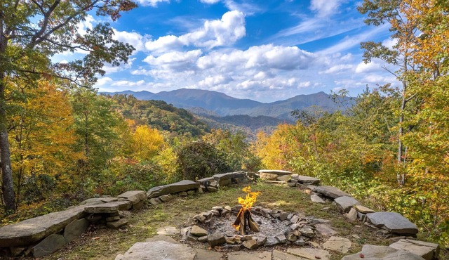 SPECIAL *Sept. 13th- Oct. 4th 20% off* Mountain Views, Fireplace, Hot Tub