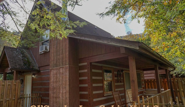 SPECIAL *Sept. 13th- Oct. 4th 20% off* Ol'Smoky Log Cabin on the River Unit 3