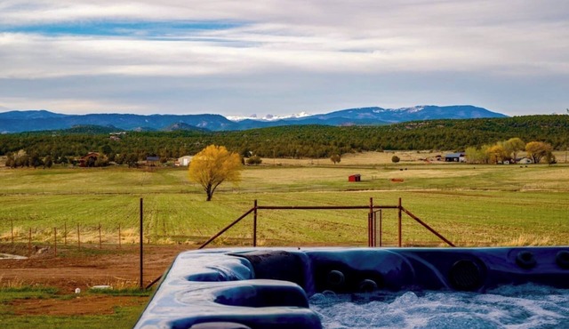 Specials:Hottub|ChefsKitchen|Sleeps9:RusticRanch