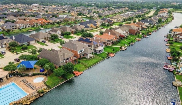 Specials! Luxury Lakefront 4BR, 3.5Bath : Family & Corporate Friendly