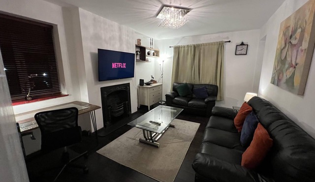 Specious 2 x double bedroom flat in London E18