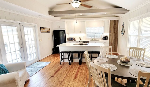 Specious and renovated 2 bed 2 bath house