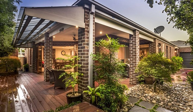 Specious ex-display 5 BDR house,upto 15 guests - Williams Landing