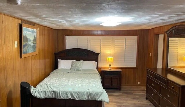Specious House on 10 acres Orange Grove 1 Bedroom Apt Fridge
