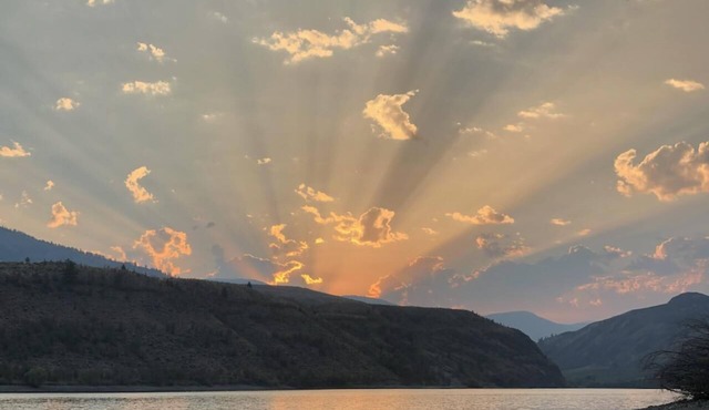 Spectacle Lake Waterfront Retreat Chalet