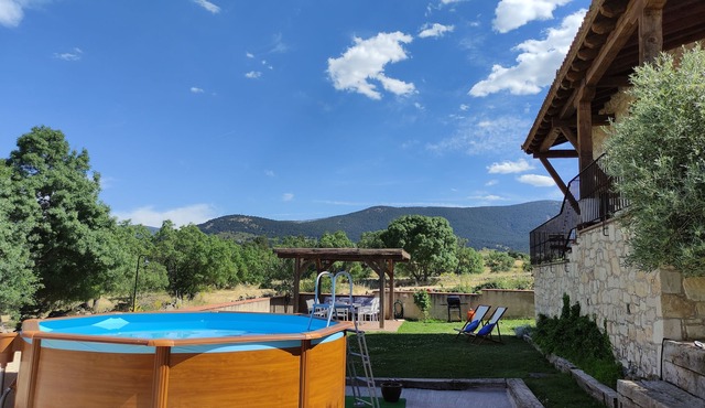 Spectacular house with garden and pool