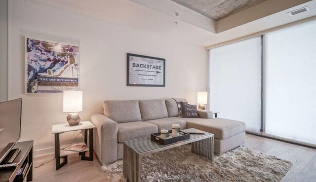 Spectacular 1BR Condo in Hot King West