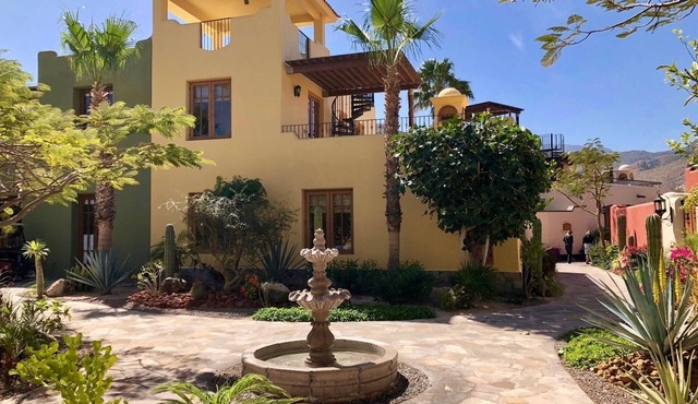 Spectacular 2 BDRM Casa that has all the amenities of home.