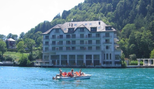 Spectacular! 2 bedrooms apartment at the Lake shores with parking