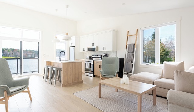 Spectacular 3 Bedroom Lake House!