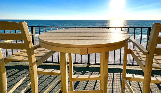 Spectacular 3 Bedroom, 2 Masters on the Water, amazing views, free beach chairs