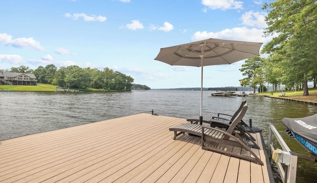 Spectacular 4 BR lakefront home, Private Deep Water Dock on Peninsula