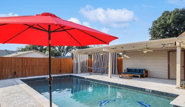 Spectacular 4BR/2.5B Home with Pool and Grill