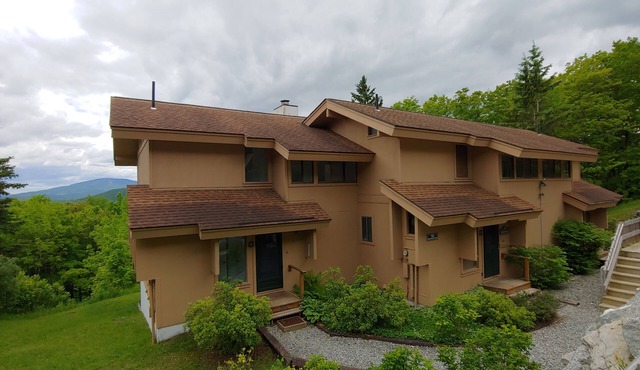 Spectacular 50 Radius Year Round Mountain View - 3+ Bedroom Townhouse