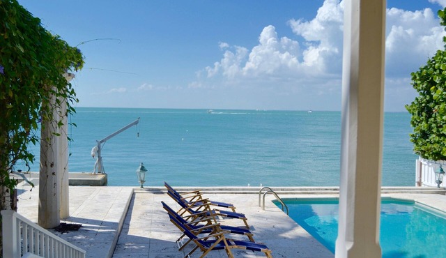 Spectacular 6 bedrooms waterfront in the exclusive island of Key Biscayne