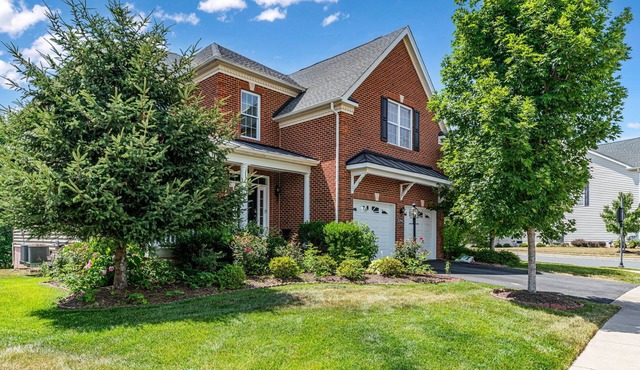 Spectacular 6-bedroom Spacious house with Theatre, Game Room, fitness