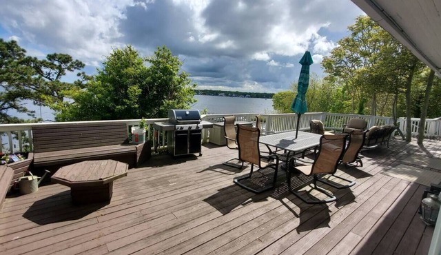 Spectacular 6 Br Waterfront w/priv beach in cozy, quiet Island Heights