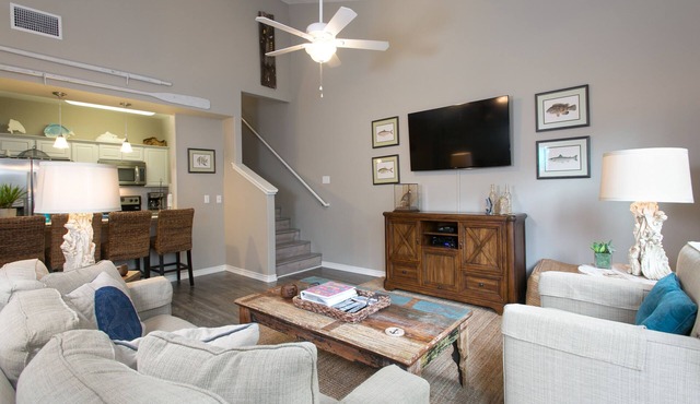 Spectacular & Affordable Upscale 3 Bed TH, sleeps 8, Resort H/Pool, Specials