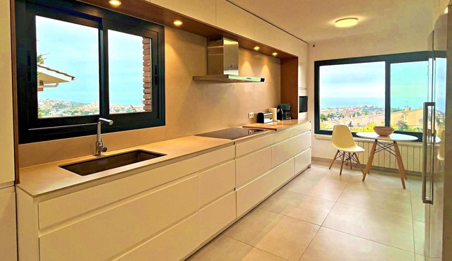 Spectacular and modern high-end designer villa