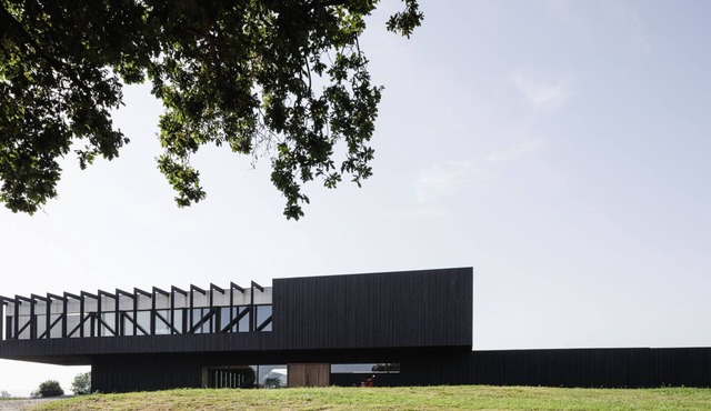 Spectacular architect's house with wonderful views of the meadows of Cantabria.