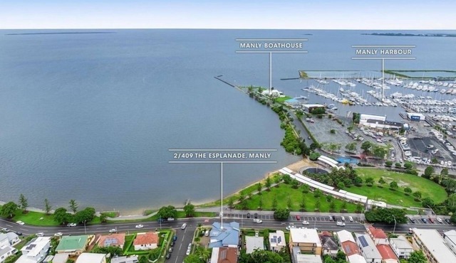 Spectacular bay Island Views in Manly Close to Lots Cafe Restaurants Market IGA