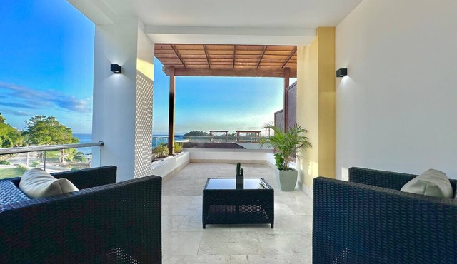 Spectacular Bay View 1BR Apt, Full AC, Pool, Terrace, Gym.