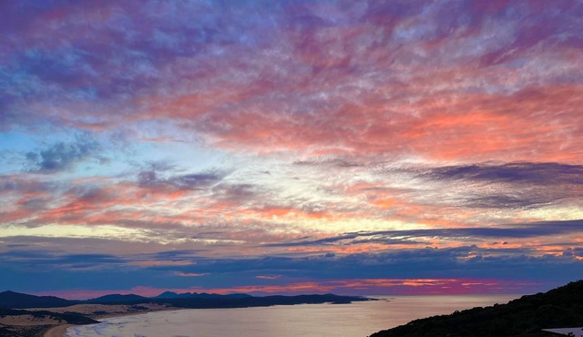 Spectacular beach/ocean views, private hot tub on deck, infinity edge pool, Fox