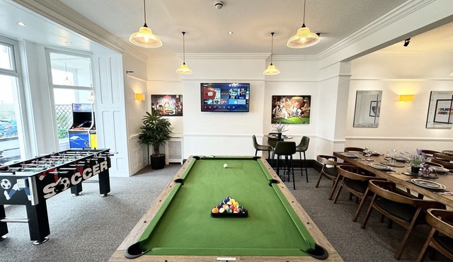 Spectacular beach front luxury house, sleeps 22+nn