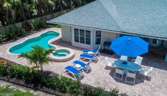SPECTACULAR BEACH HOUSE, HEATED POOL, JACUZZI, CHEF'S KITCHEN.LUXURY & PRIVACY!